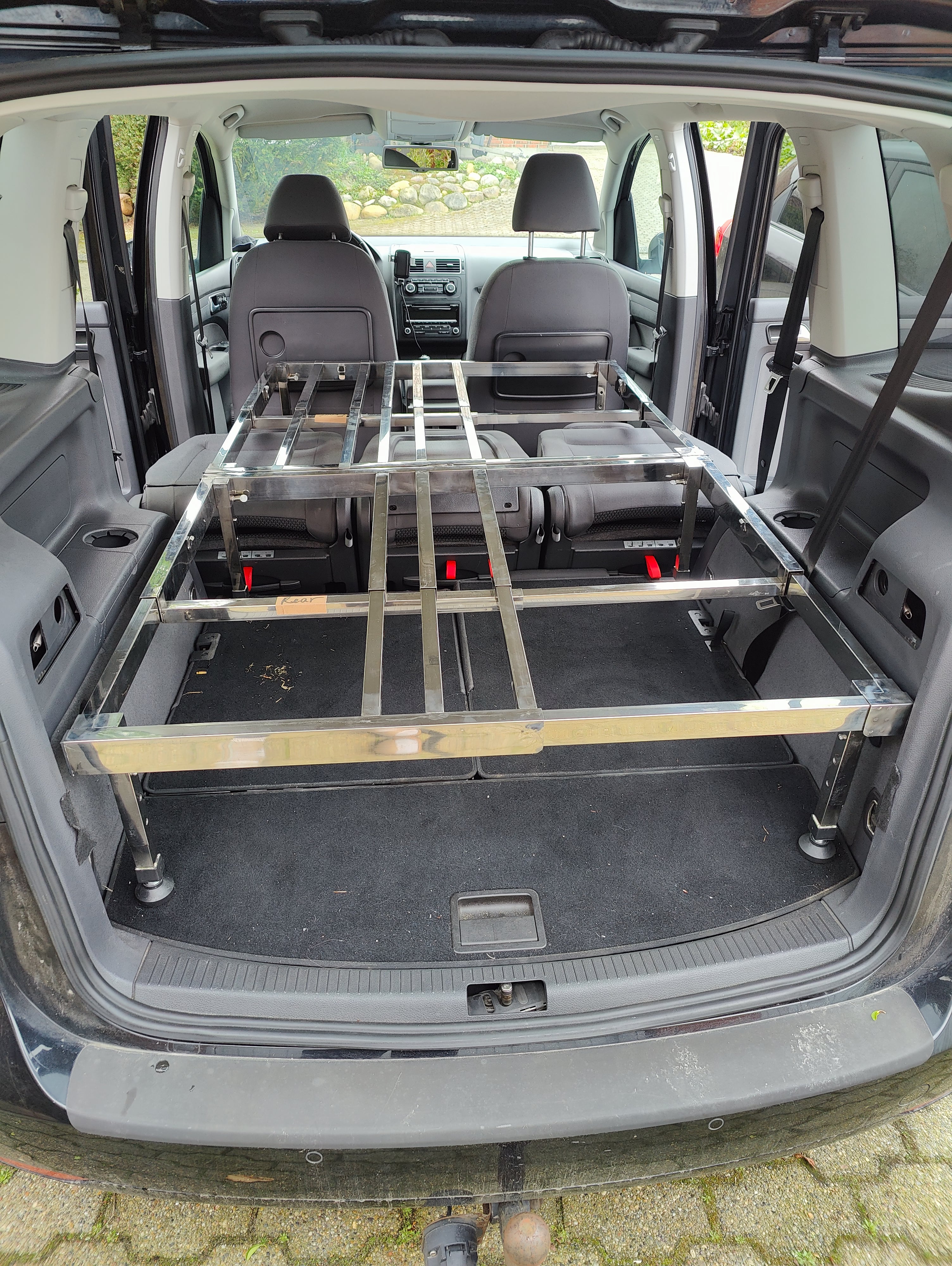 CampBoxi Unifit - Flexibel och justerbar sängram för din vardagsbil