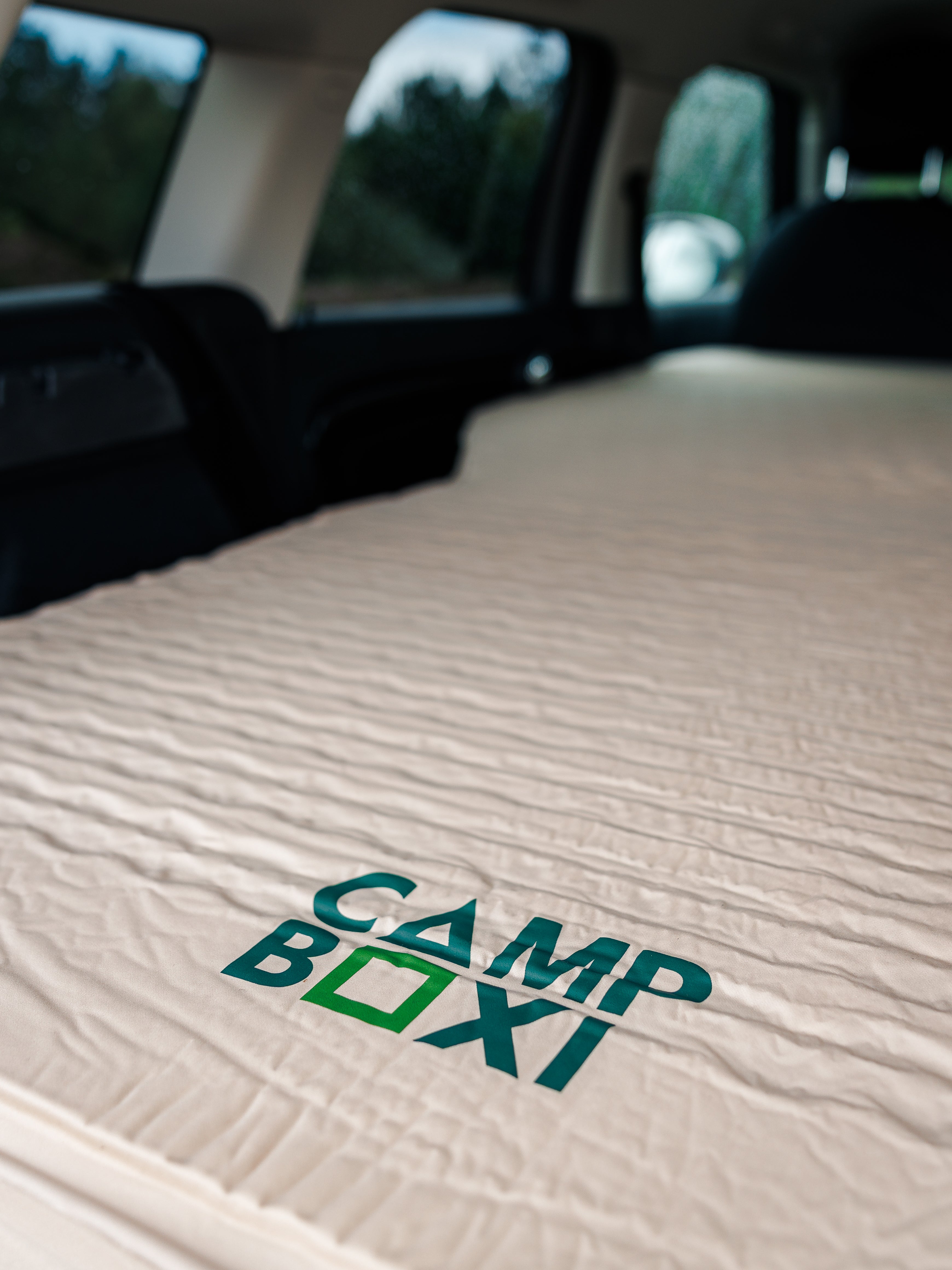 CampBoxi LUX Air - Luksus selvoppustelig bilmadras med integreret pumpe