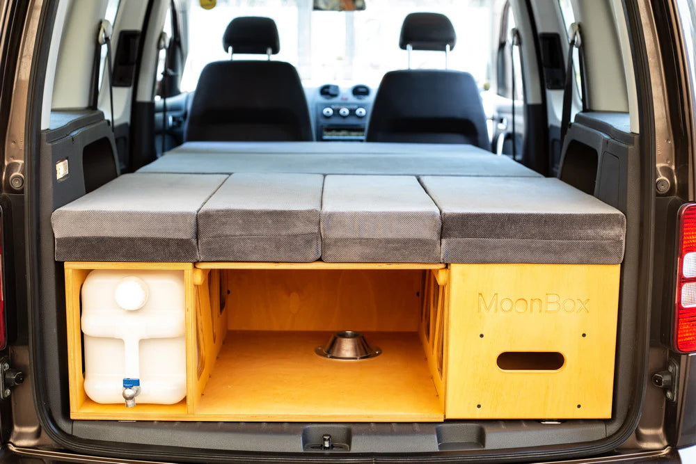 MOONBOX 115 Modify – Campervan-Modul mit Sitzgruppe