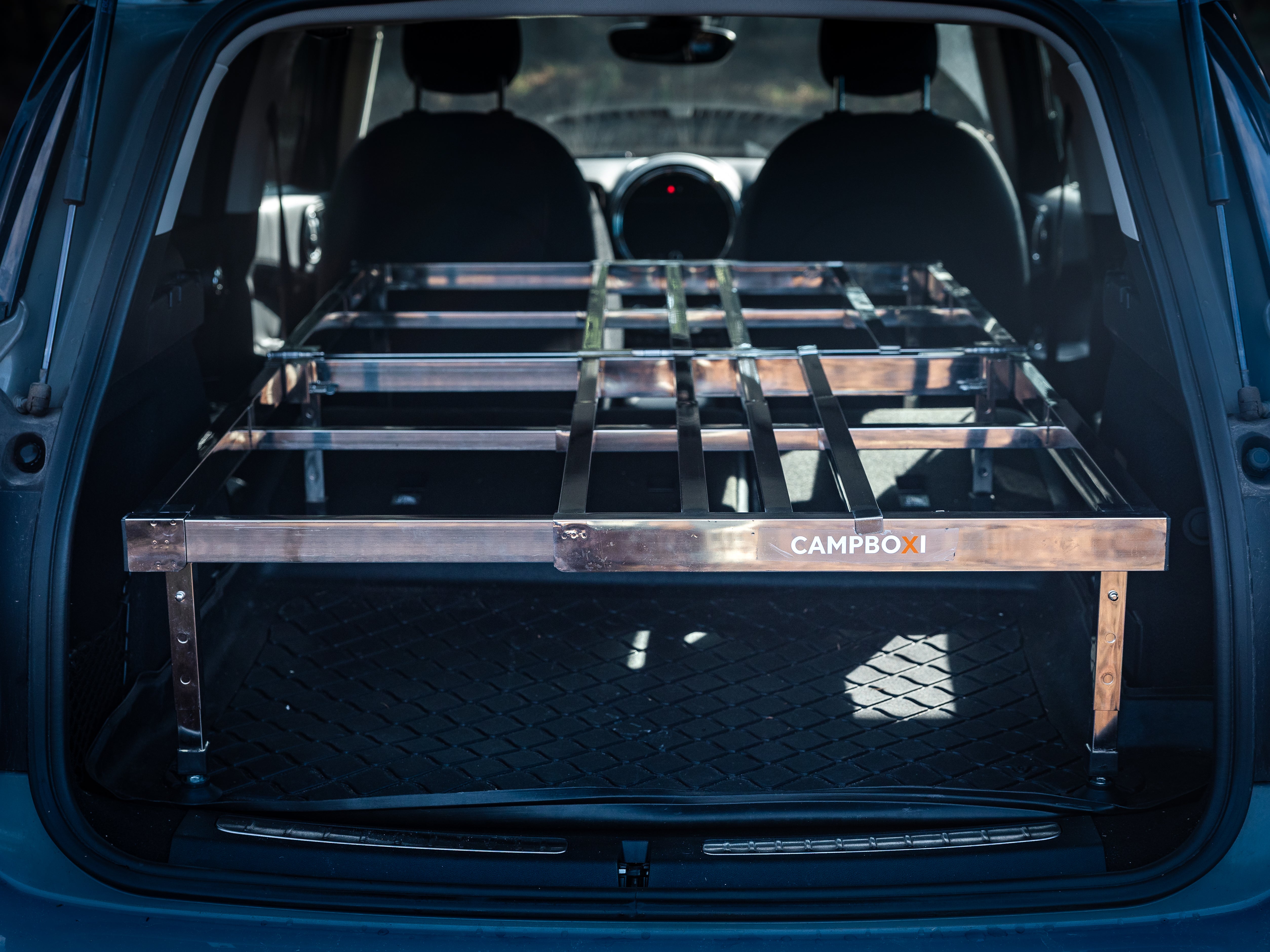CampBoxi Unifit – Flexibles und verstellbares Bettgestell für Ihr Alltagsauto