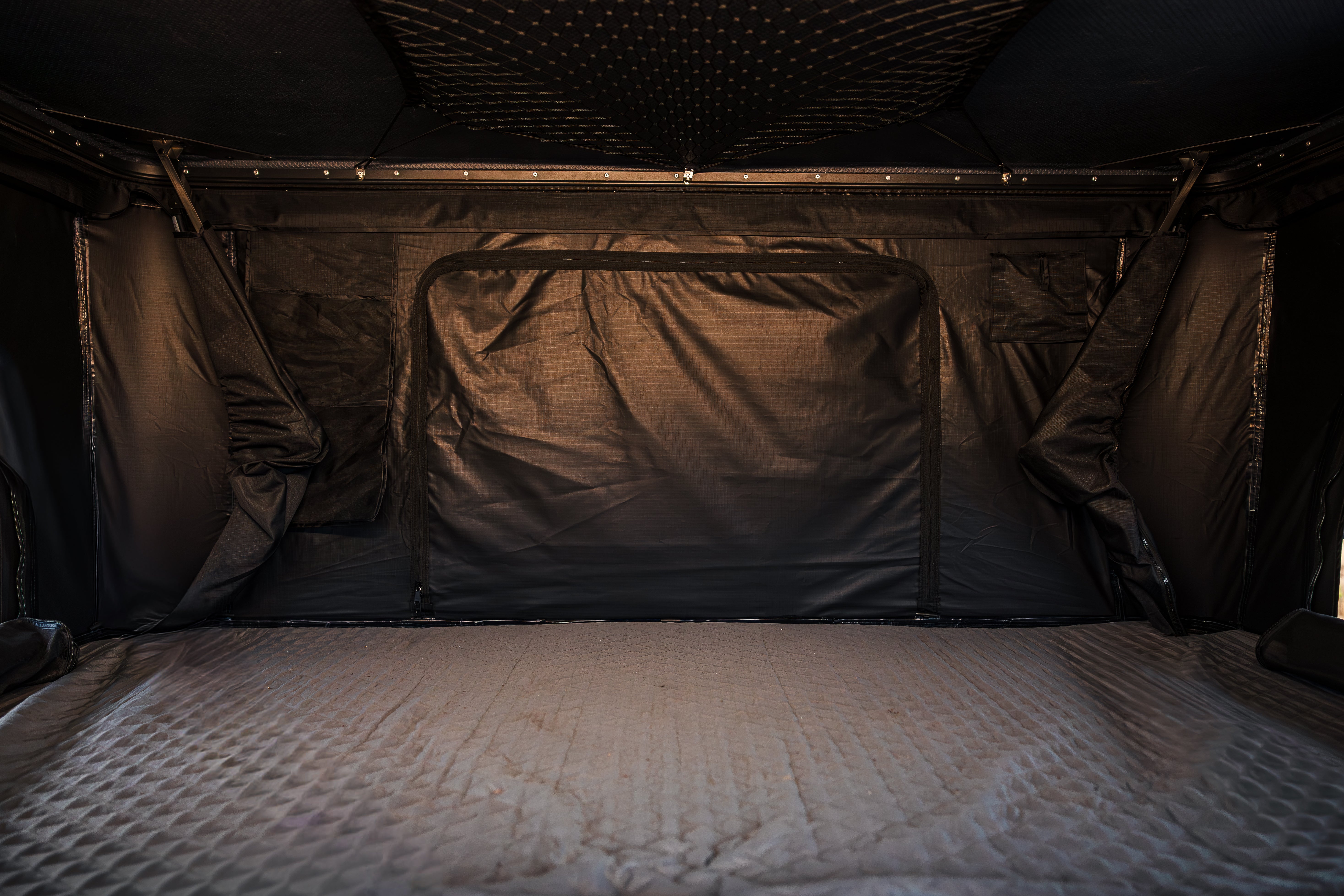 CampBoxi Aero 130 roof tent - Hard-shell aluminum roof tent