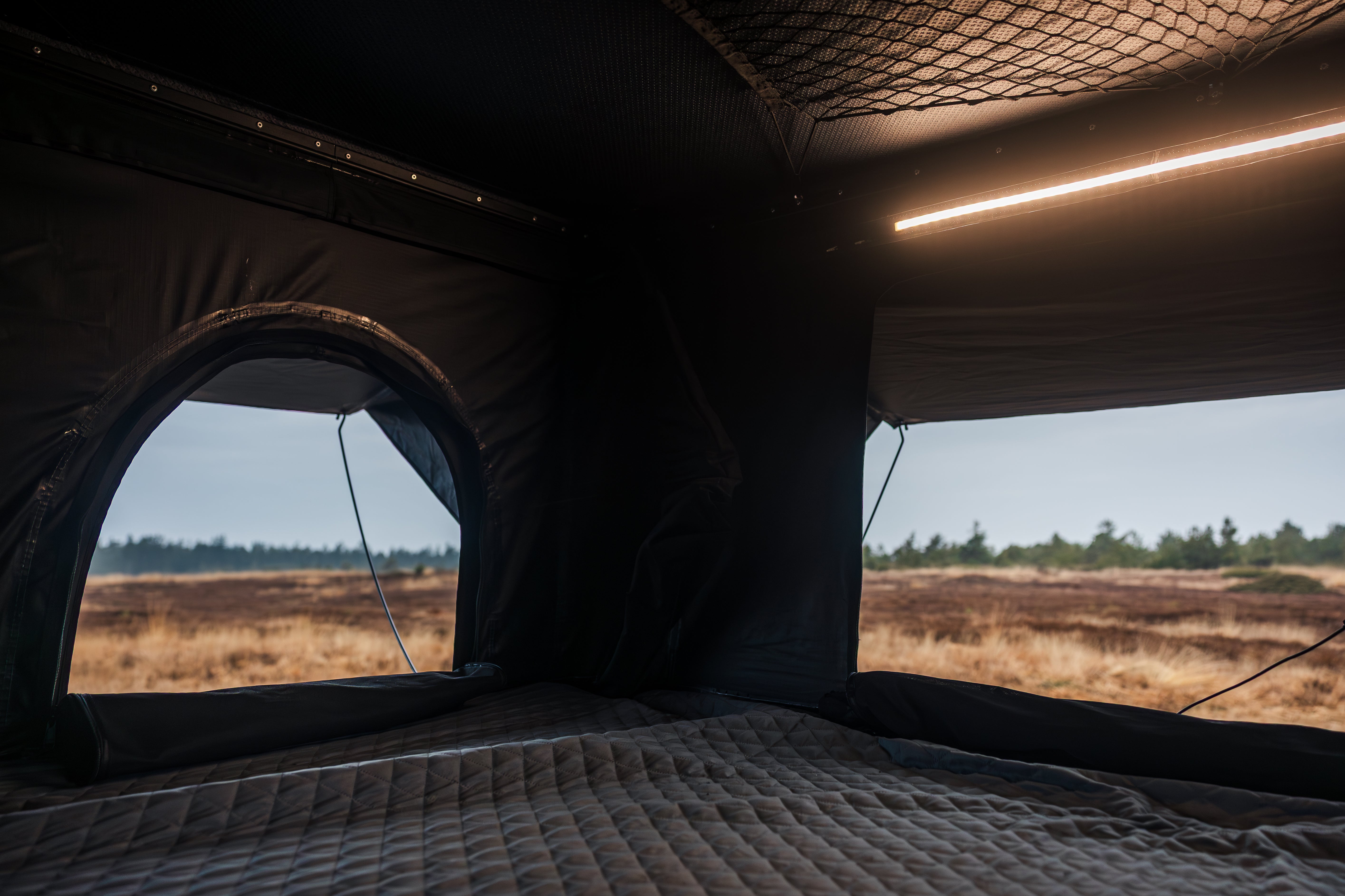 CampBoxi Aero 130 roof tent - Hard-shell aluminum roof tent