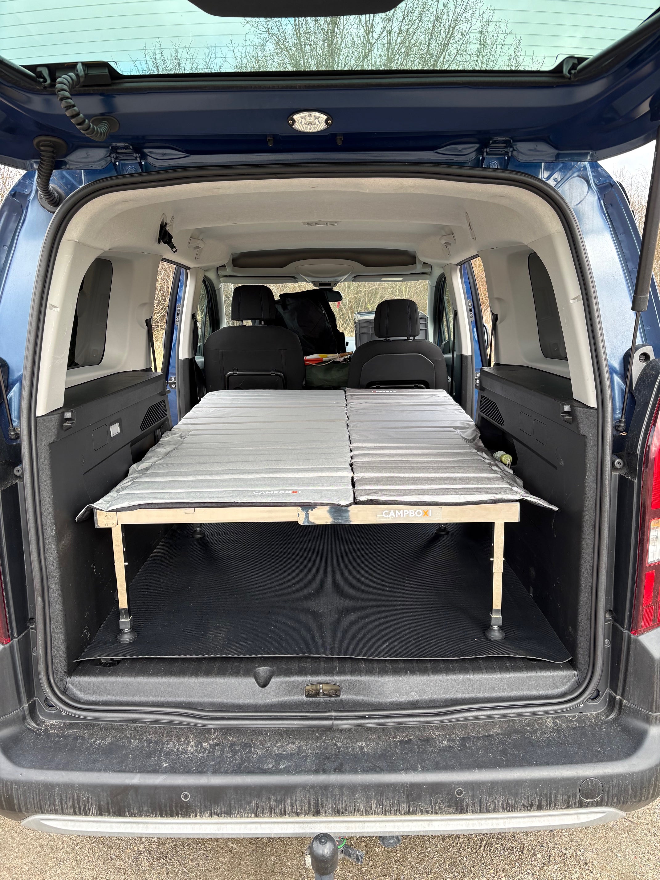 CampBoxi Unifit - Flexibel och justerbar sängram för din vardagsbil