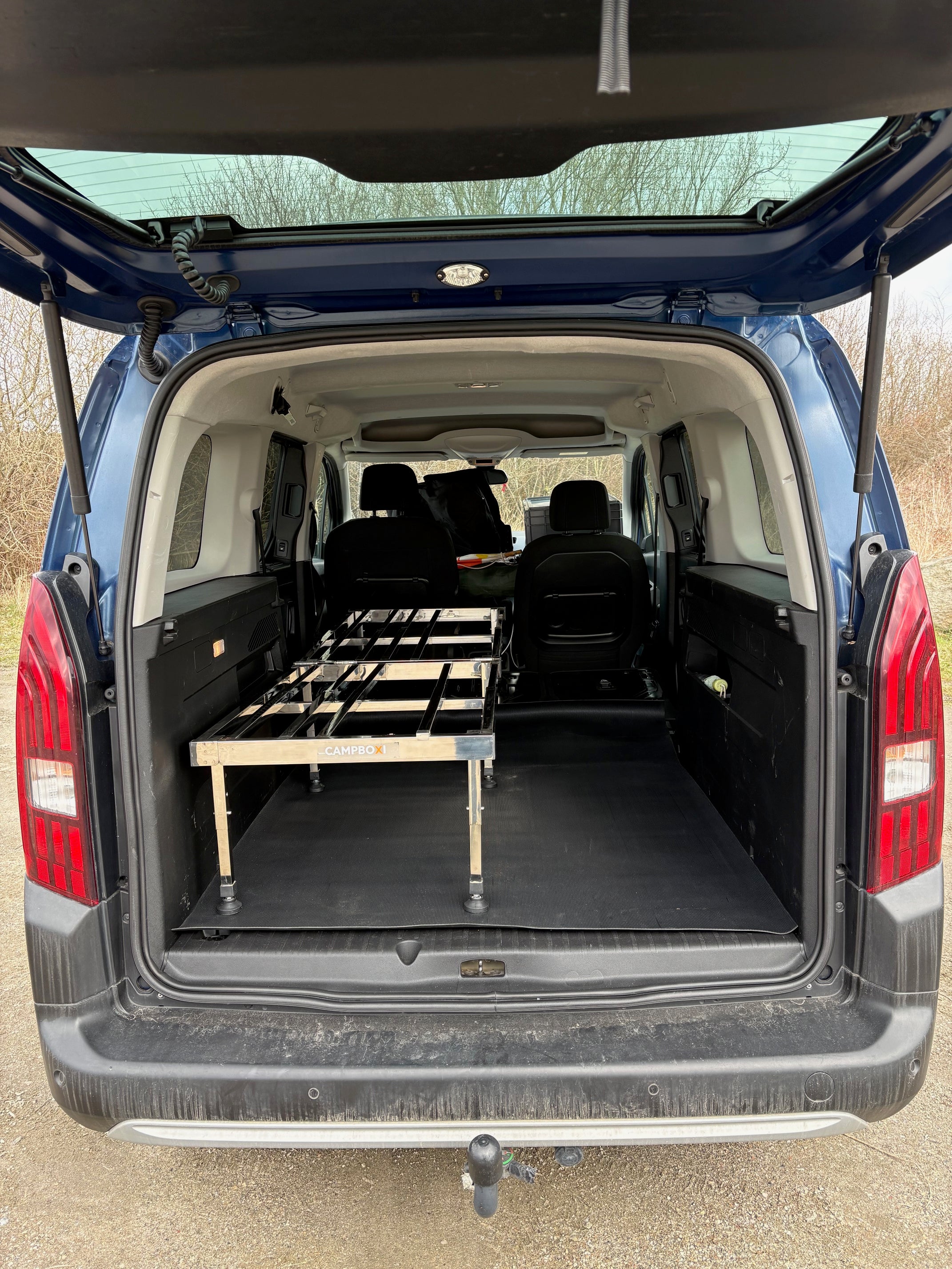 CampBoxi Unifit - Flexibel och justerbar sängram för din vardagsbil