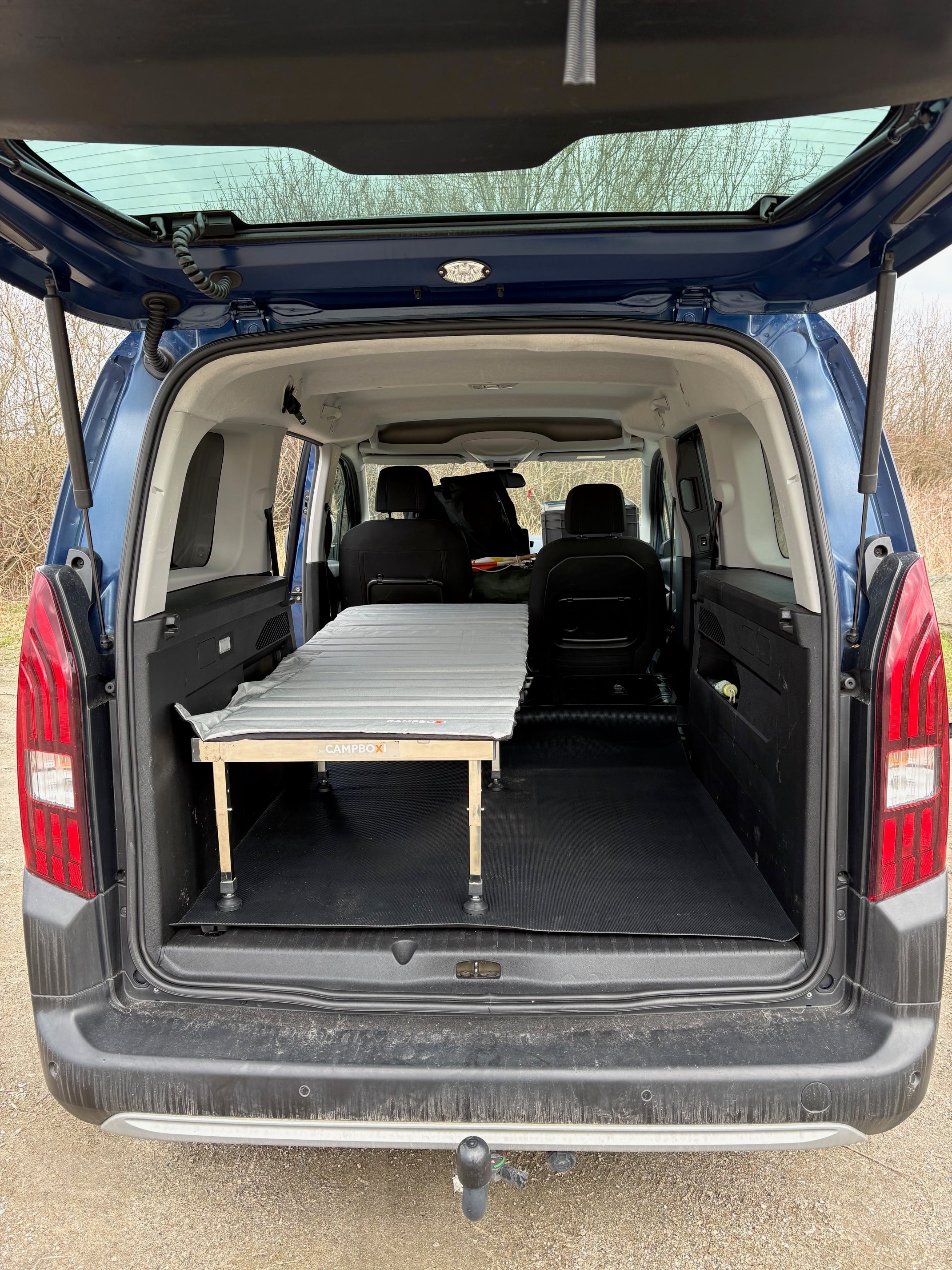 CampBoxi Unifit - Flexibel och justerbar sängram för din vardagsbil