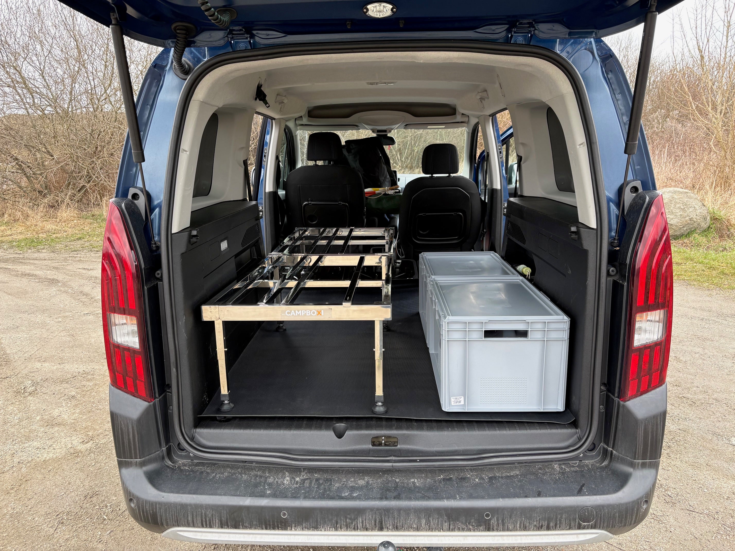 CampBoxi Unifit - Flexibel och justerbar sängram för din vardagsbil