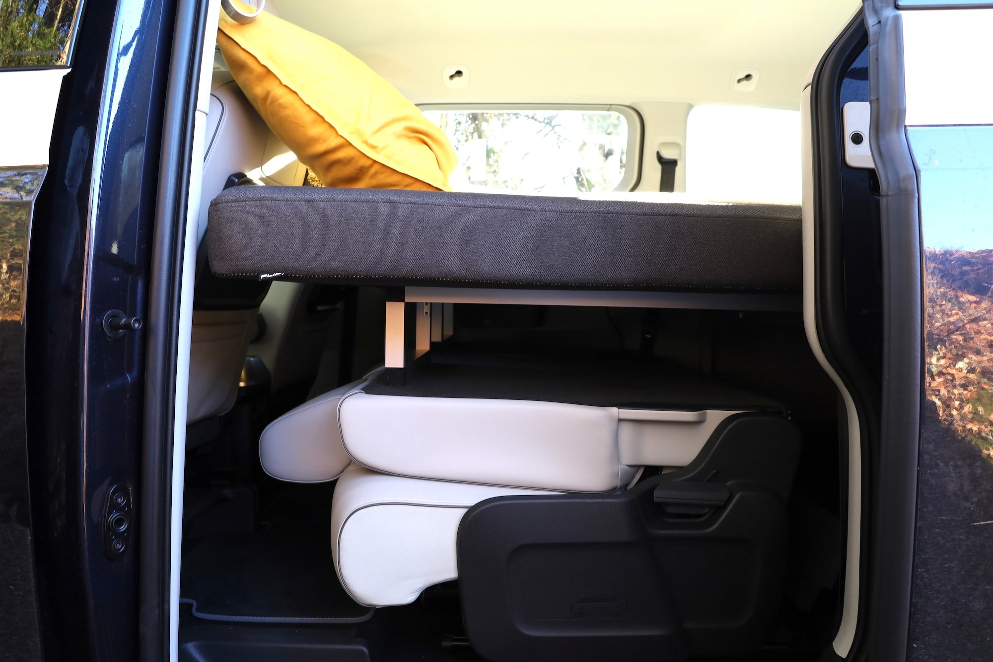 FLIP Adventure Bed - Campervan modul med massere af opbevaringsplads