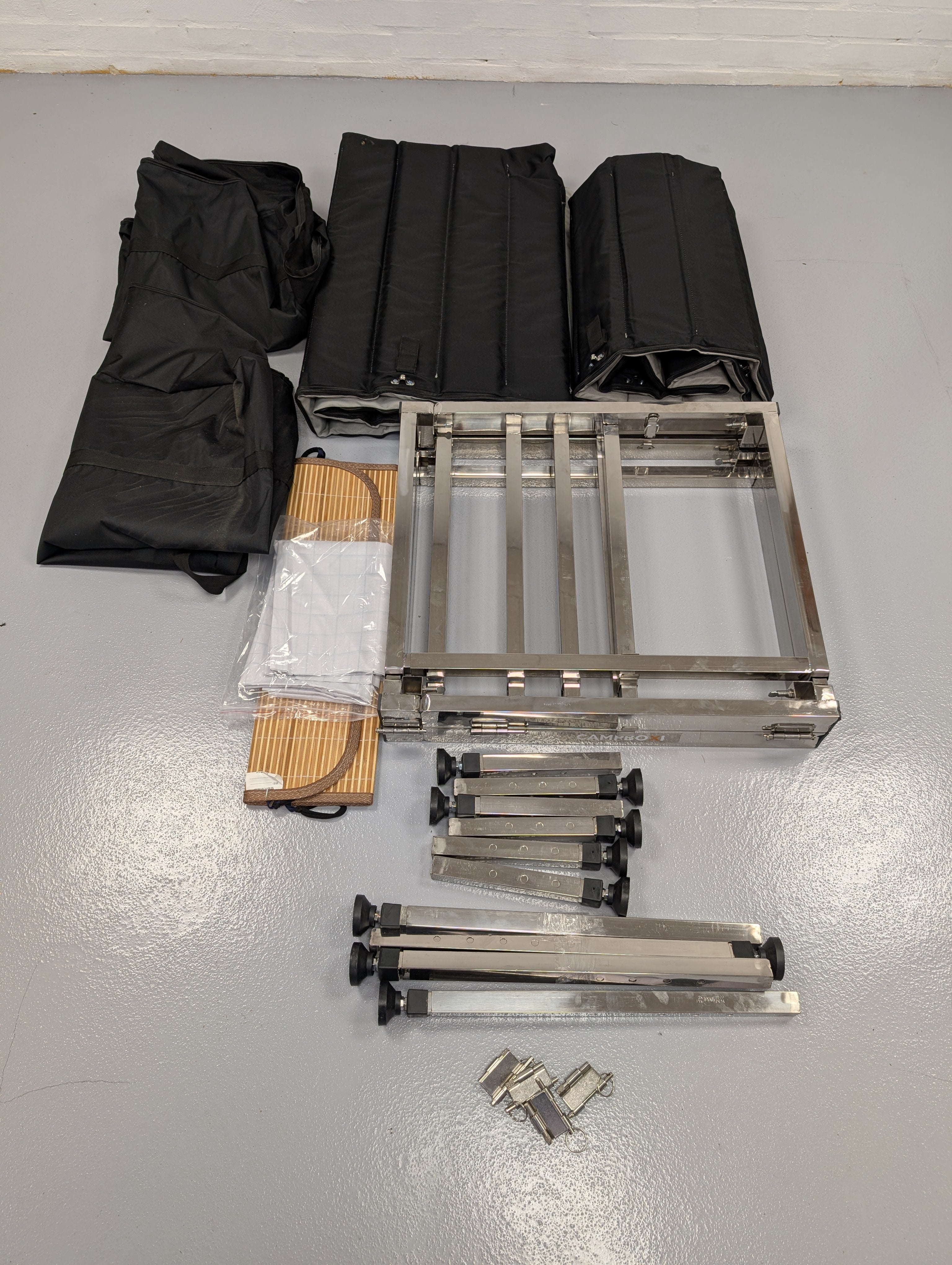 CampBoxi Unifit - Flexibel och justerbar sängram för din vardagsbil