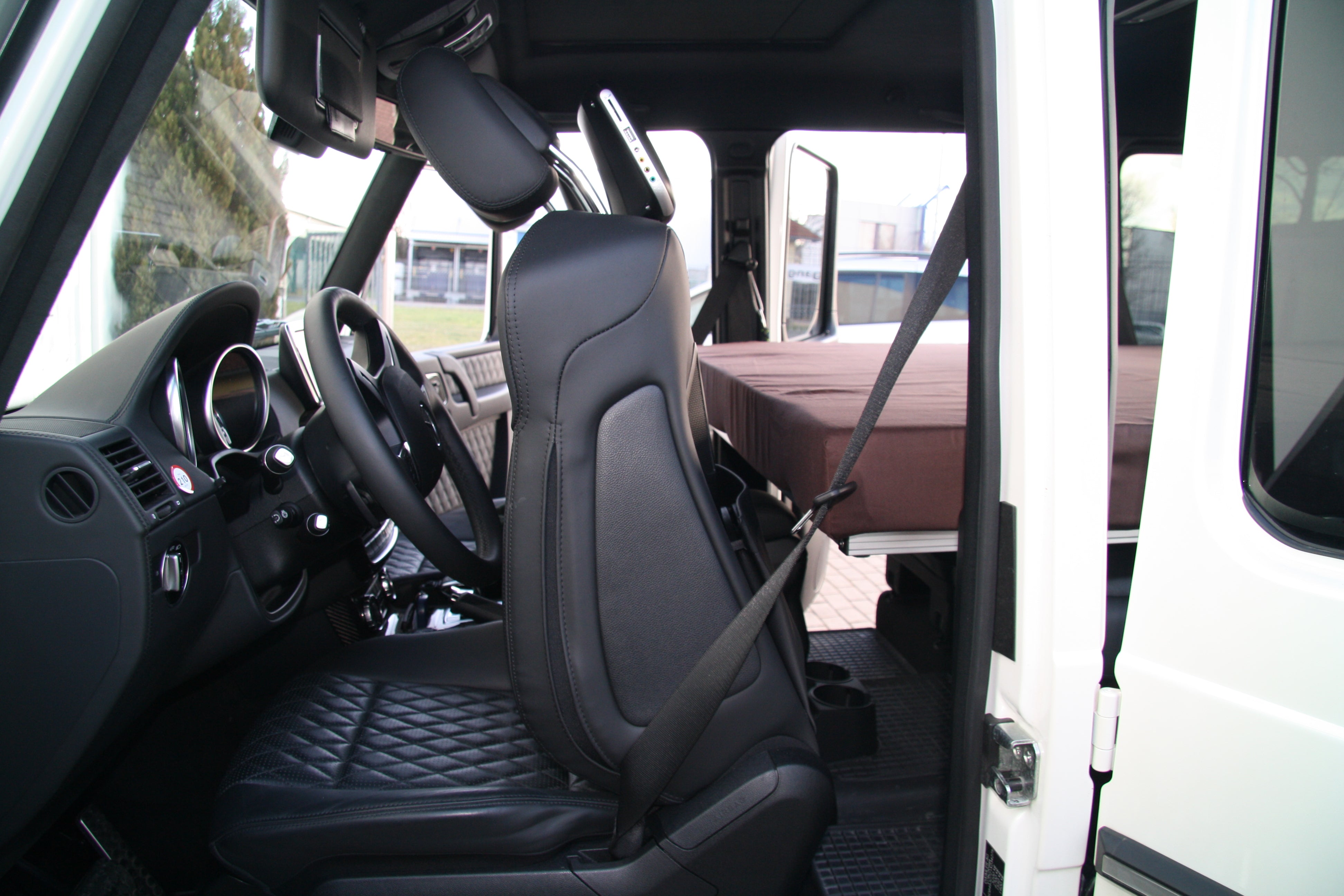 QUQUQ G-Box - Campervan module for Mercedes G-class