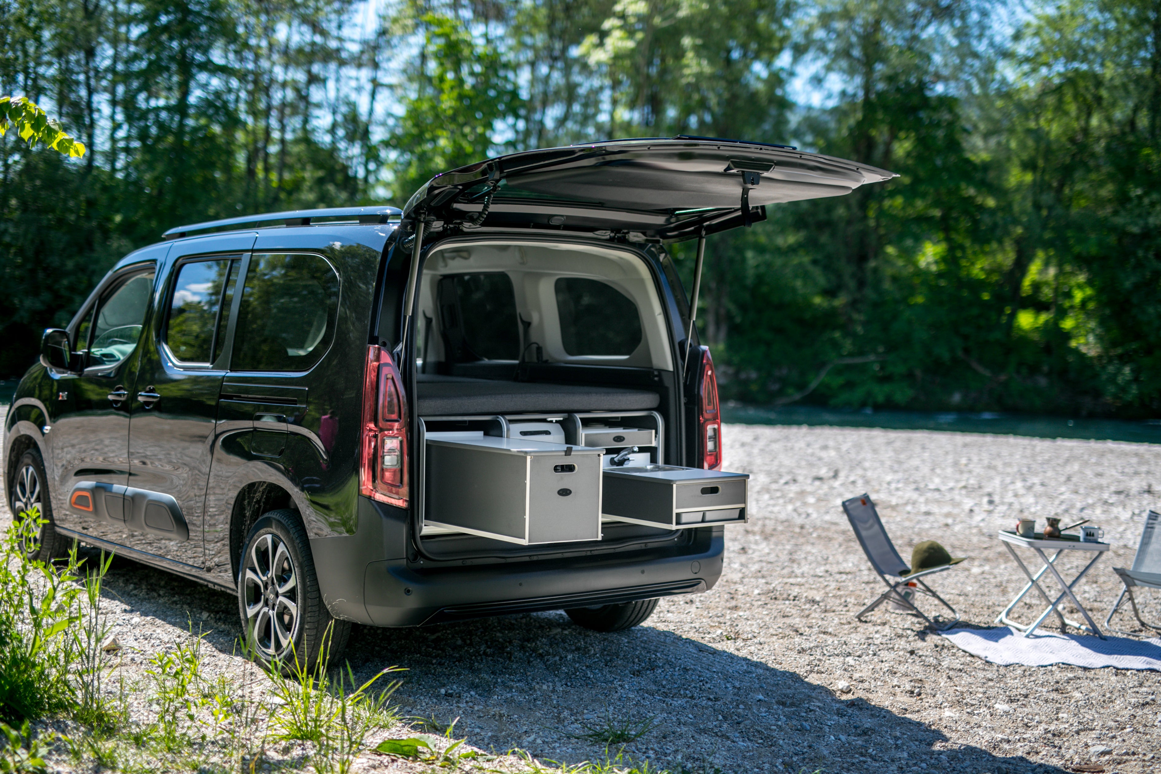 FLIP Camping Box - Luxurious Campervan Module 